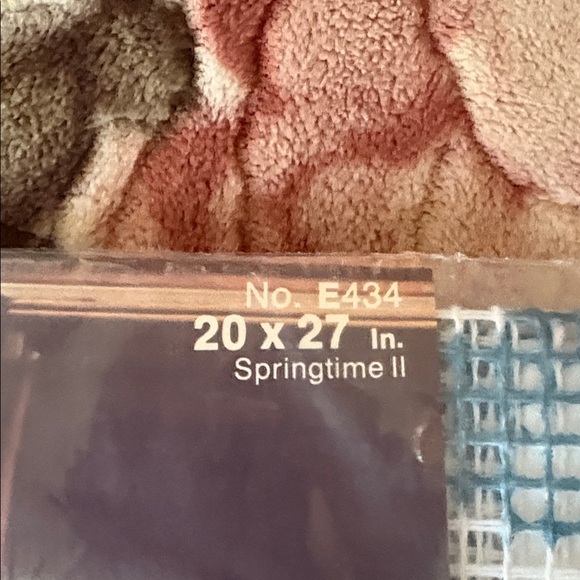 Spinner on Latch Hook Rug Pattern - Picture 5 of 6